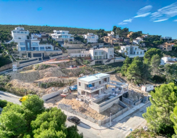 Parcela totalmente licenciada con espectaculares vistas al mar