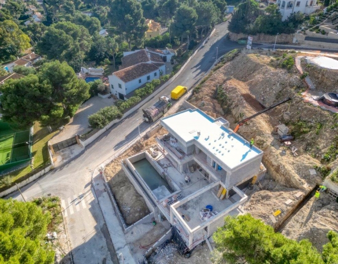 Parcela totalmente licenciada con espectaculares vistas al mar
