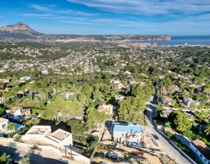 Parcela totalmente licenciada con espectaculares vistas al mar