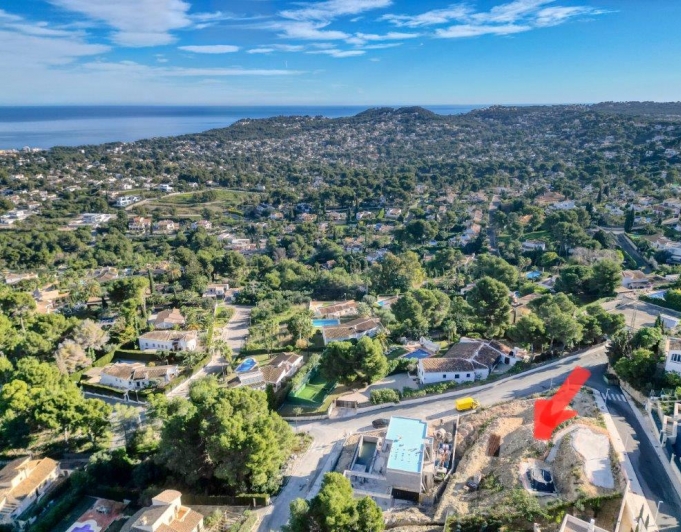 Parcela totalmente licenciada con espectaculares vistas al mar