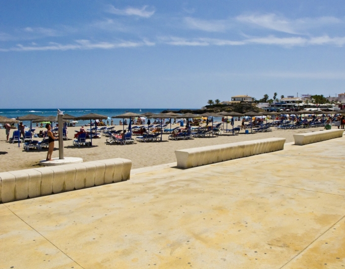 Parcela totalmente licenciada con espectaculares vistas al mar