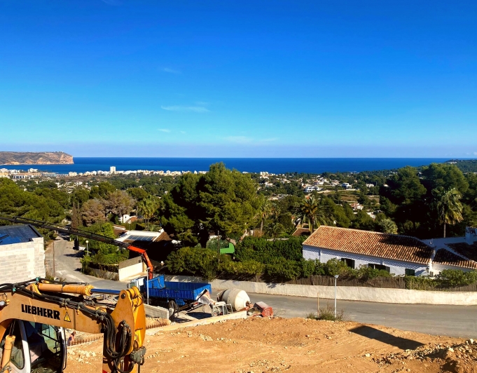 Parcela totalmente licenciada con espectaculares vistas al mar