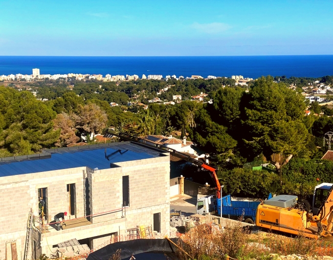 Parcela totalmente licenciada con espectaculares vistas al mar