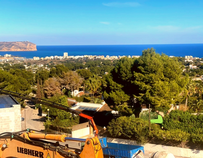 Parcela totalmente licenciada con espectaculares vistas al mar