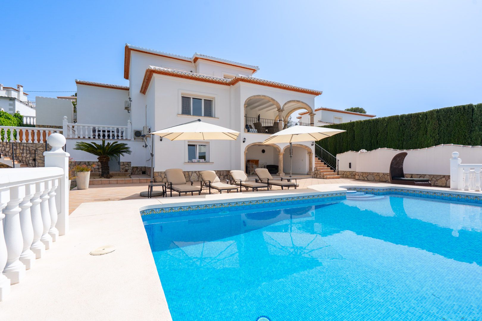 Villa orientada al suroeste con vistas al atardecer cerca de Granadella
