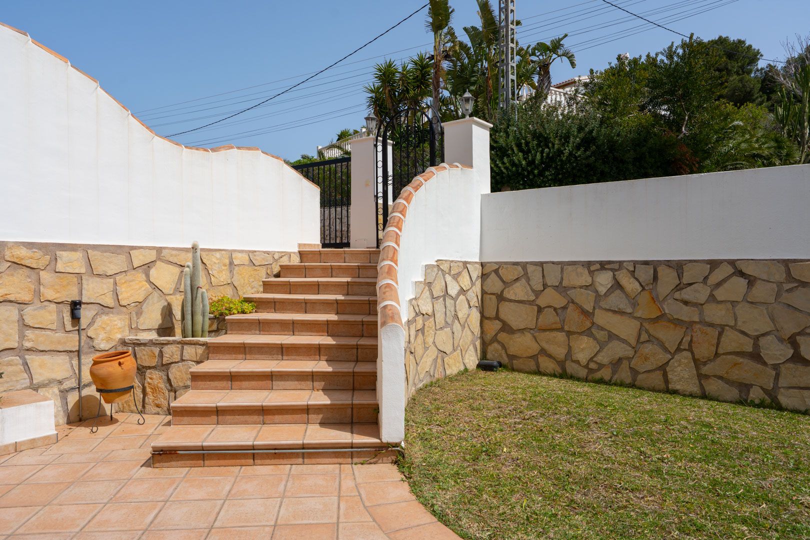 Villa orientada al suroeste con vistas al atardecer cerca de Granadella
