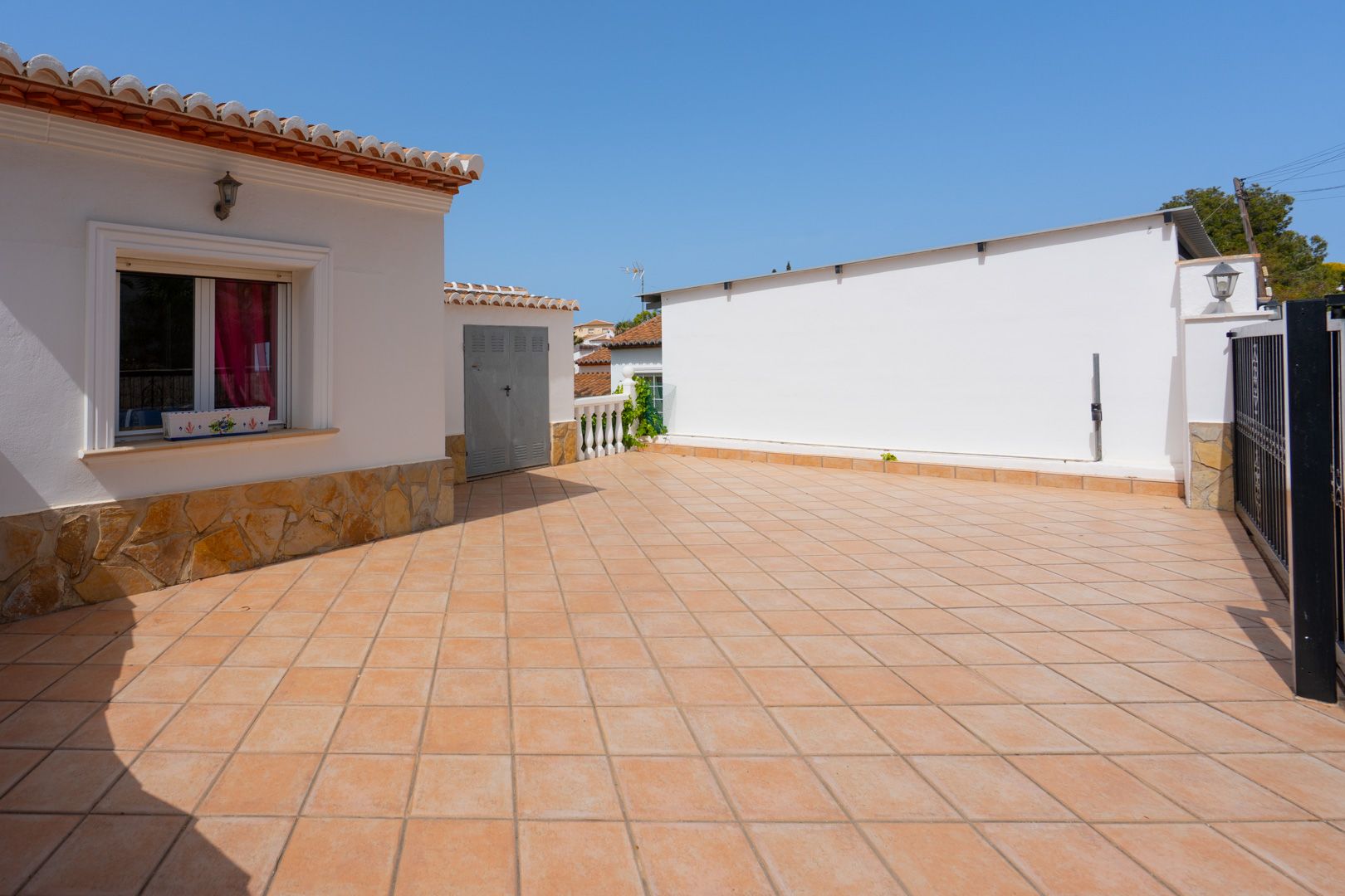Villa orientada al suroeste con vistas al atardecer cerca de Granadella