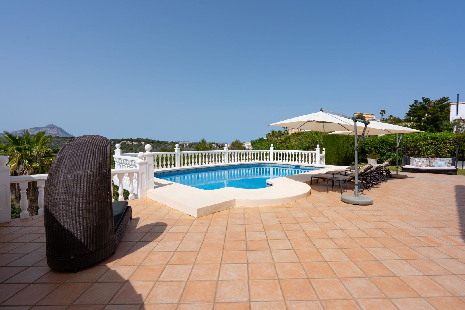 Villa orientada al suroeste con vistas al atardecer cerca de Granadella