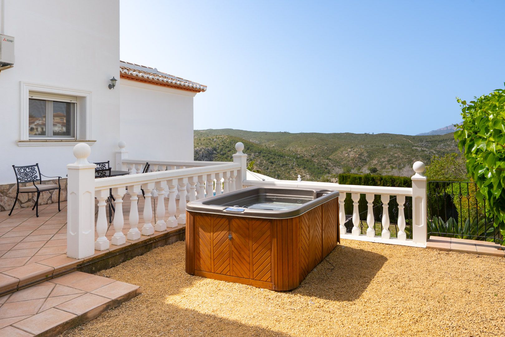 Villa orientada al suroeste con vistas al atardecer cerca de Granadella