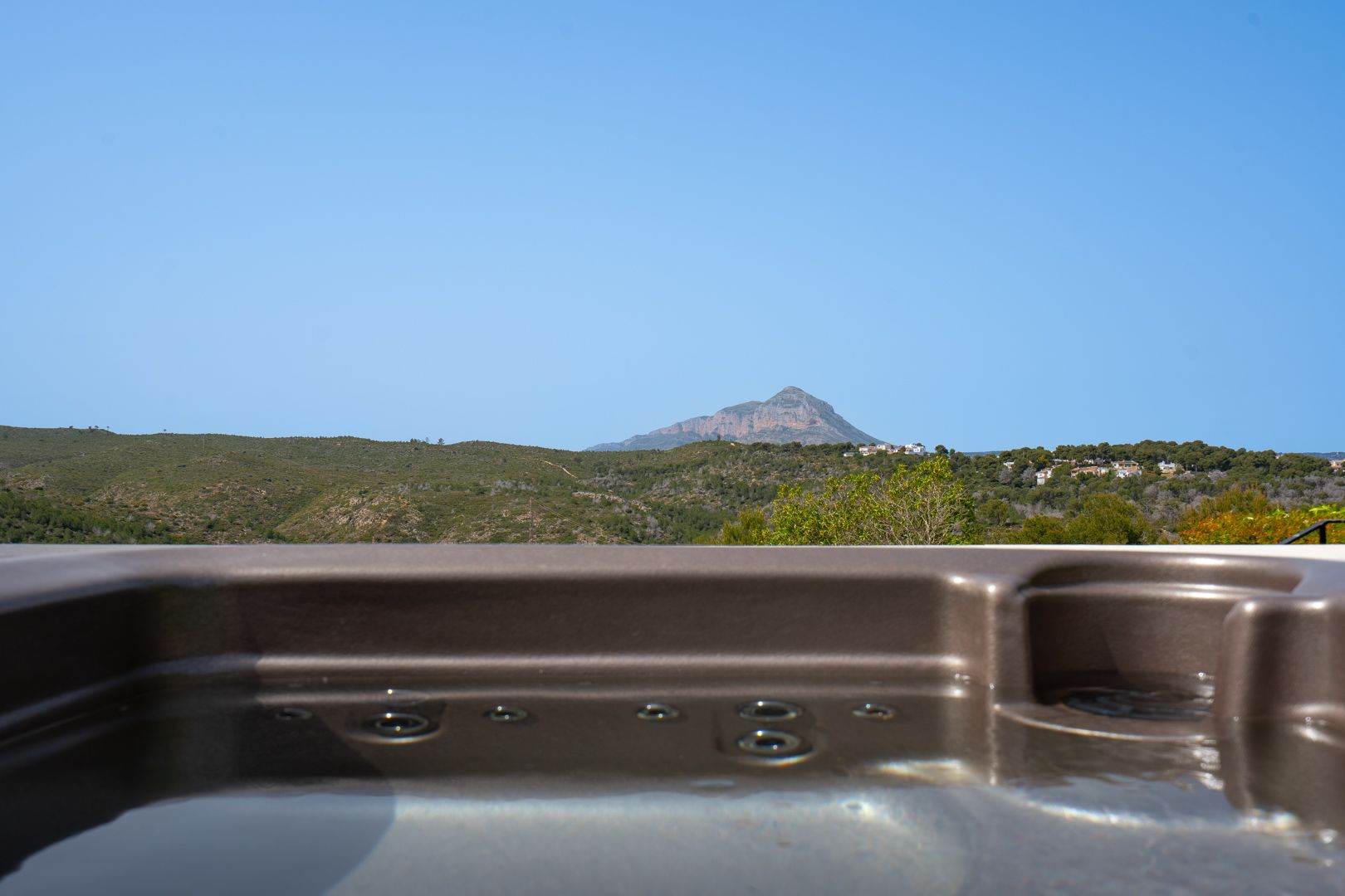 Villa orientada al suroeste con vistas al atardecer cerca de Granadella