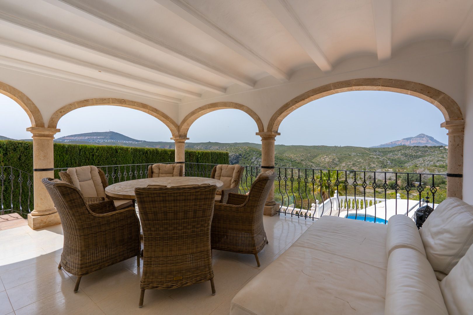 Villa orientada al suroeste con vistas al atardecer cerca de Granadella