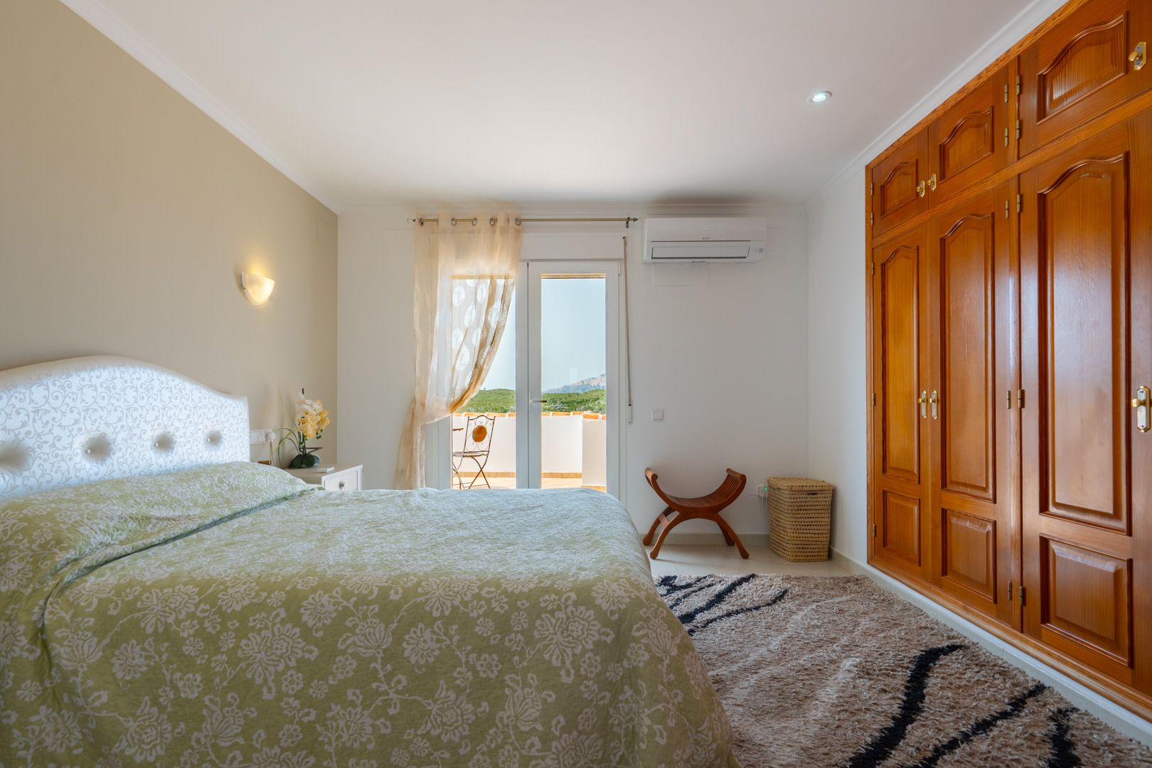 Villa orientada al suroeste con vistas al atardecer cerca de Granadella