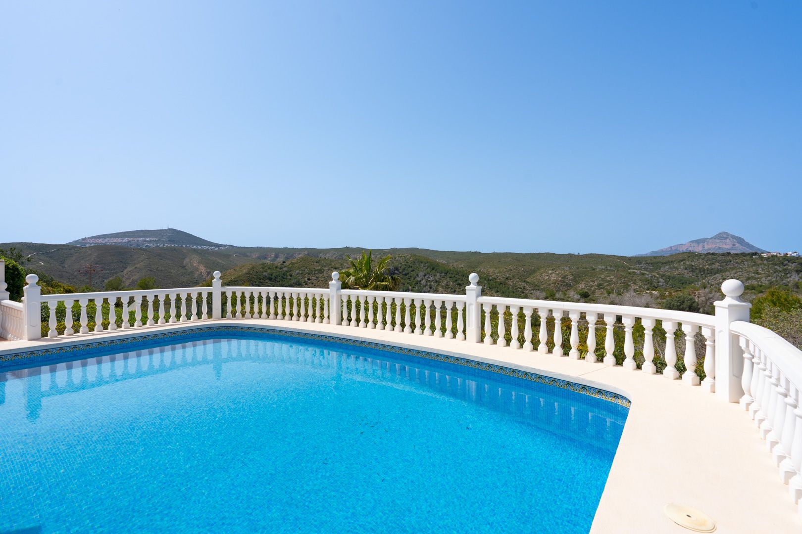 Villa orientada al suroeste con vistas al atardecer cerca de Granadella