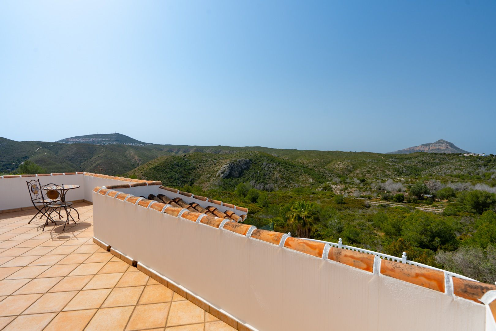 Villa orientada al suroeste con vistas al atardecer cerca de Granadella