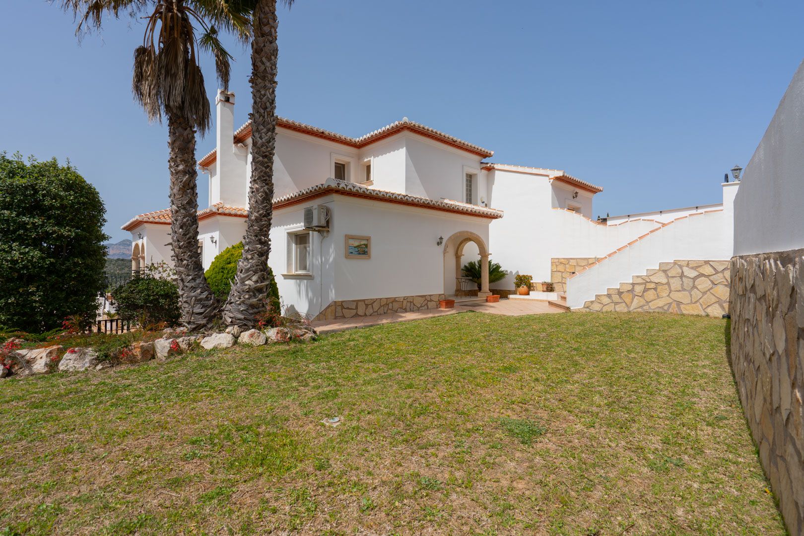 Villa orientada al suroeste con vistas al atardecer cerca de Granadella