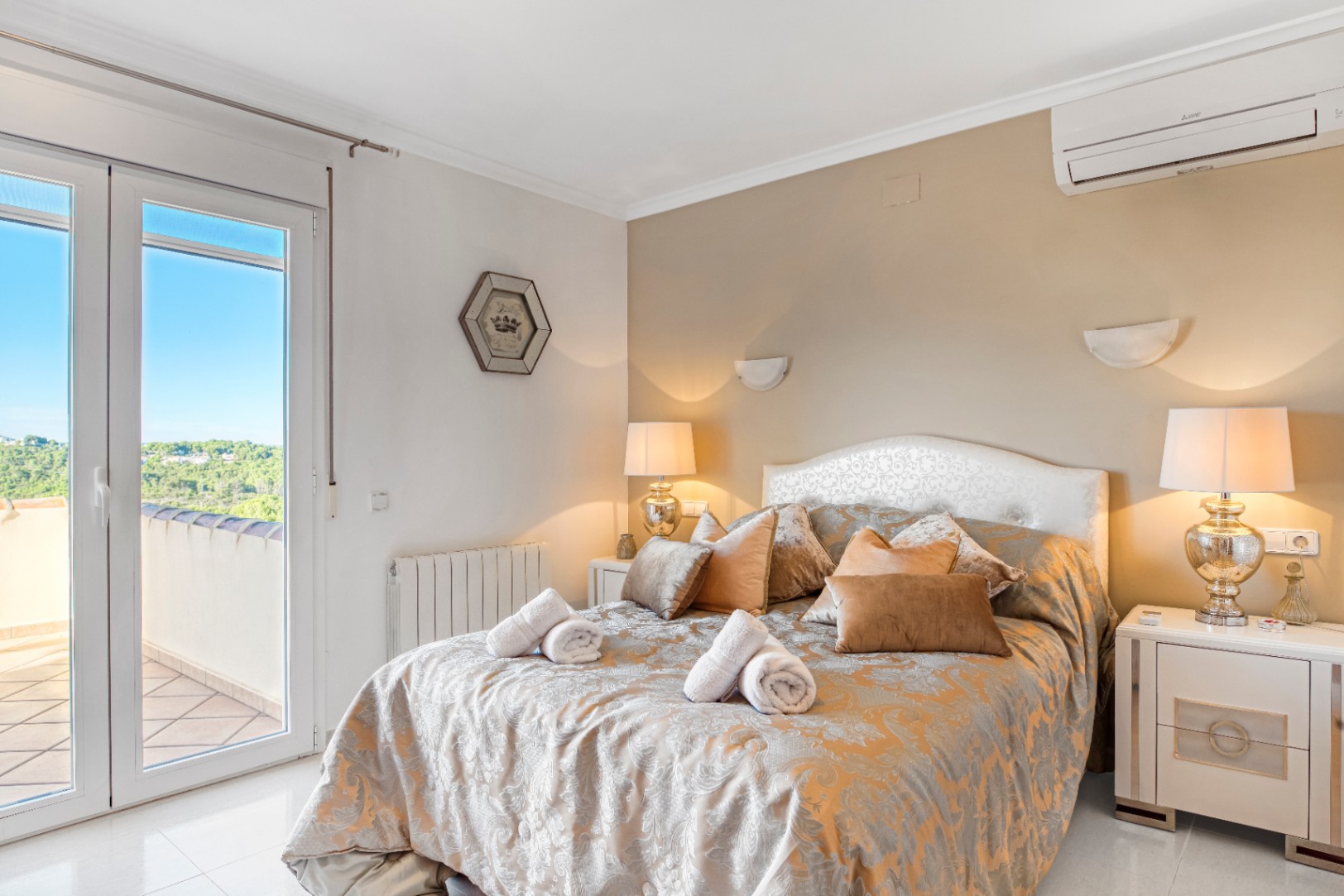 Villa orientada al suroeste con vistas al atardecer cerca de Granadella