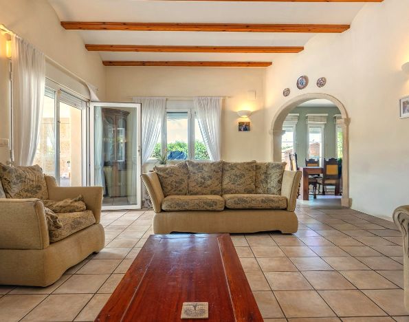 Villa tradicional de una sola planta en Costa Nova, Jávea - Terreno llano, piscina y vida al aire libre