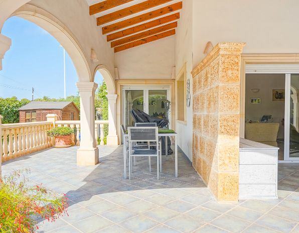 Villa tradicional de una sola planta en Costa Nova, Jávea - Terreno llano, piscina y vida al aire libre