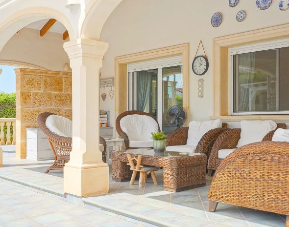 Villa tradicional de una sola planta en Costa Nova, Jávea - Terreno llano, piscina y vida al aire libre