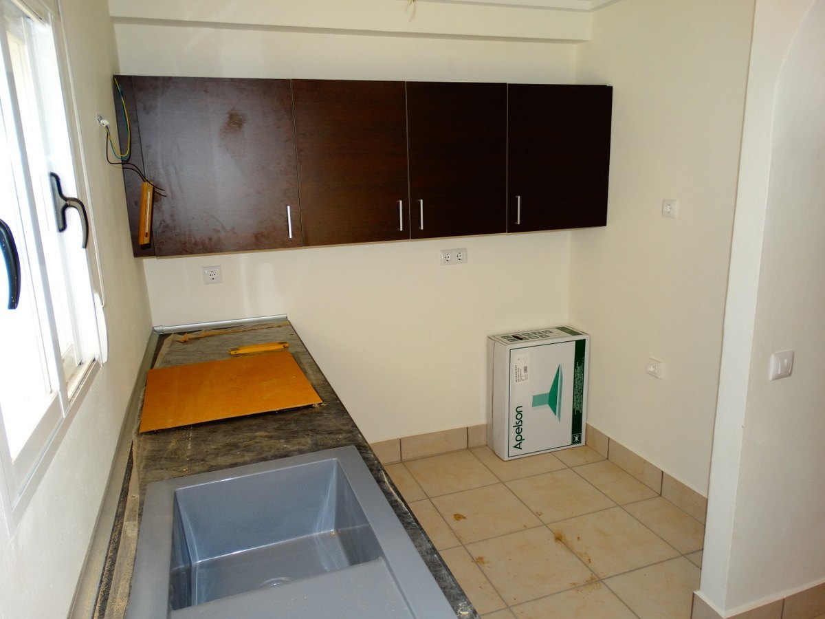 Edificio comercial con 4 apartamentos en venta en Javea