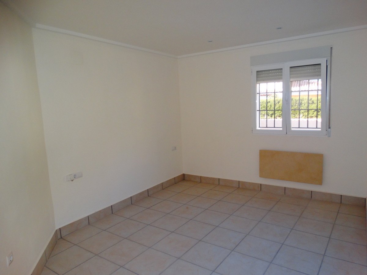 Edificio comercial con 4 apartamentos en venta en Javea