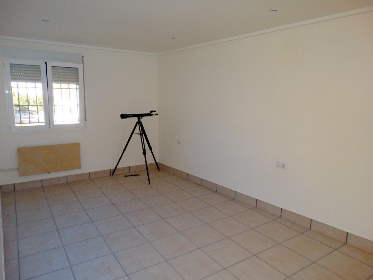 Edificio comercial con 4 apartamentos en venta en Javea