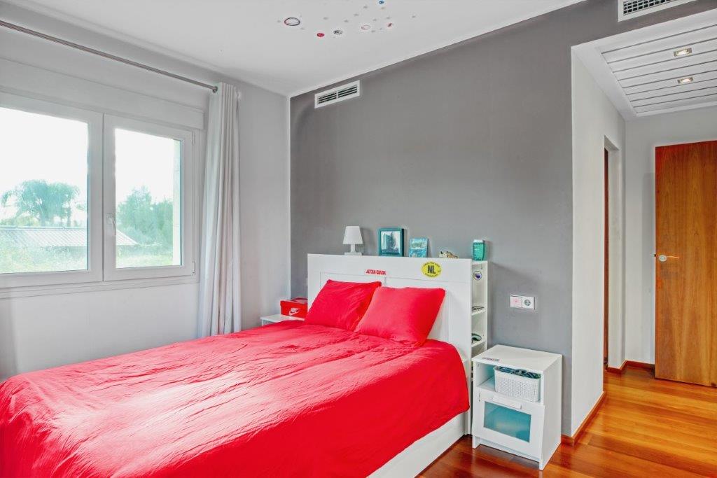 Moderna villa de 5 dormitorios en venta en Javea