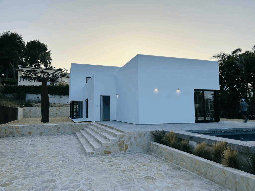 Impresionante villa nueva de 3 dormitorios en venta en Javea cerca de Arenal